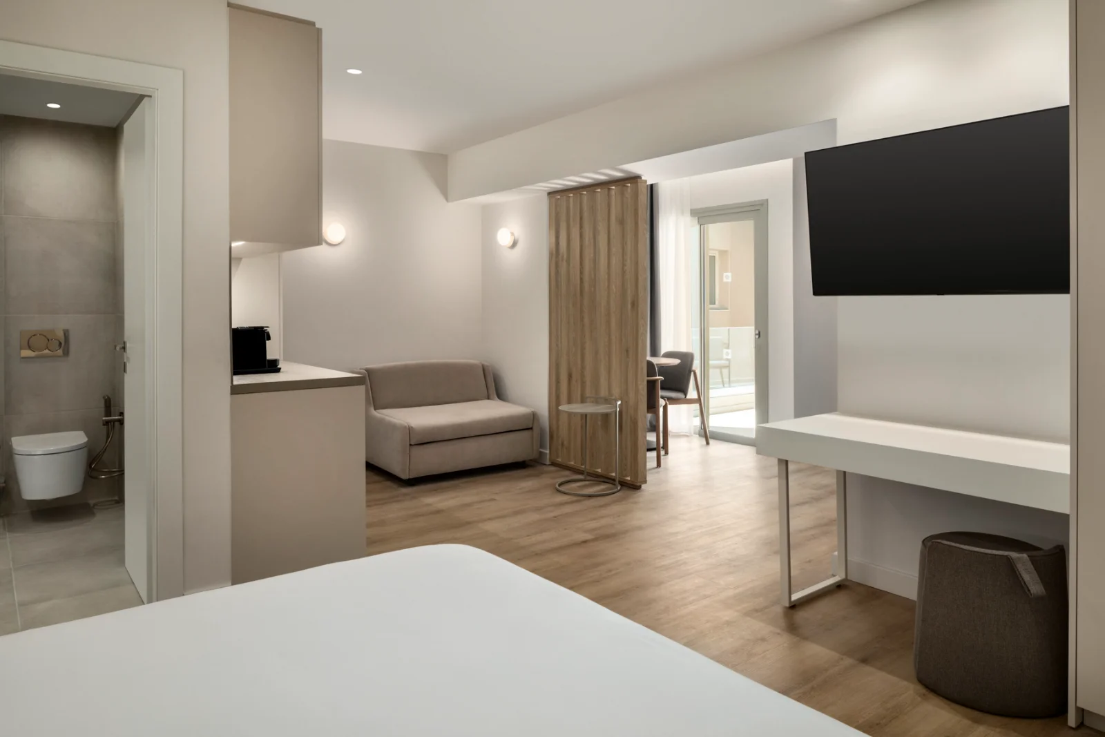 wyndham marina zeas deluxe suite bedroom kitchenette 04