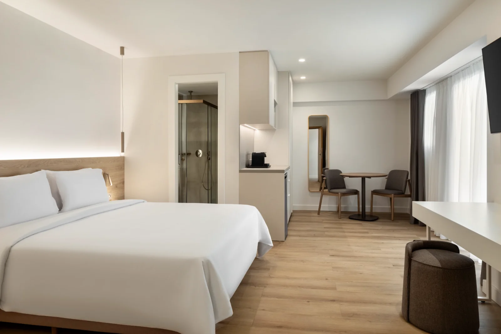 wyndham marina zeas superior apartment bedroom seating 02