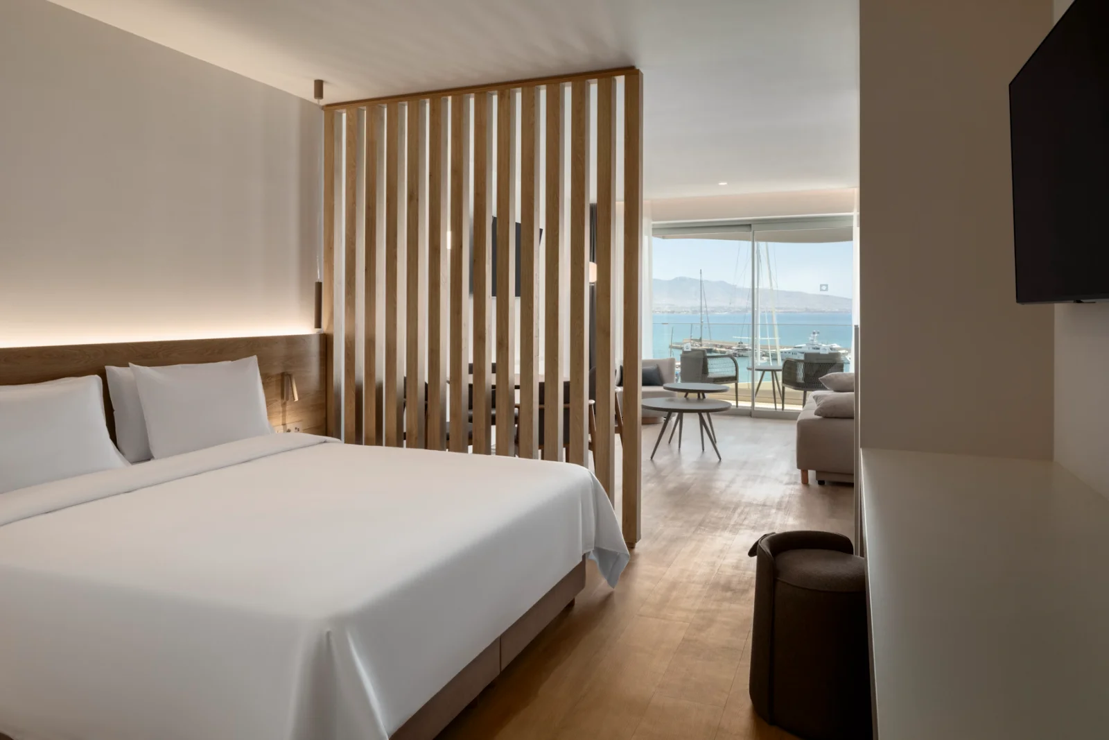 wyndham piraeus premier suite sea view 02