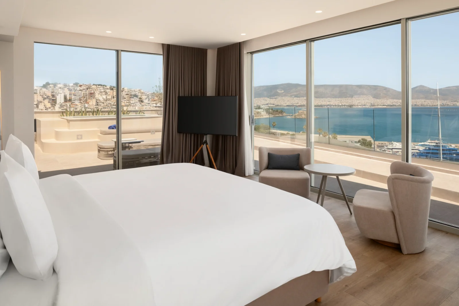 Wyndham Πειραιάς Πολυτελείς Σουίτες & Κατοικίες με Θέα στη Μαρίνα Ζέας