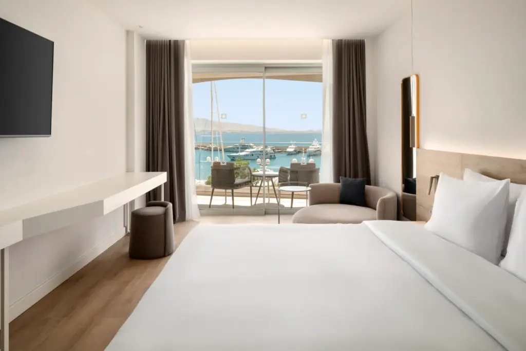 wyndham marina zeas standard room sea view bedroom 01